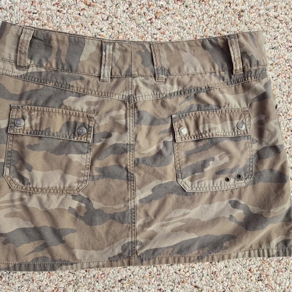 Ladies skirt - Picture 2 of 3